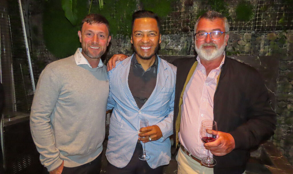 (De izq. a der.) Juan Manuel Sais, Coordinador de Producción de ENECON Argentina Marco Grande, Vicepresidente de Ventas Internacionales de ENECON Corp y Oscar Roth Socio Gerente en IMPERMAX.